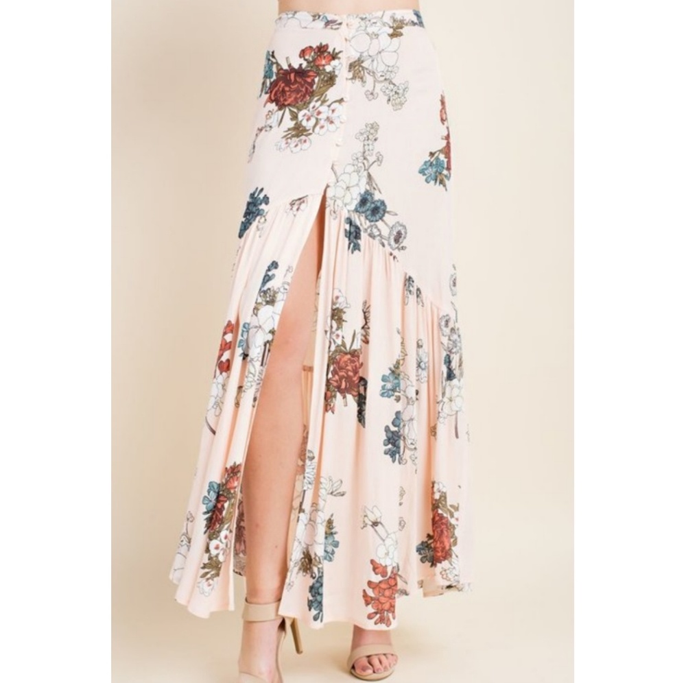 🆕🌿BOUTIQUE FLORAL MAXI SKIRT🌿 - Picture 2 of 4